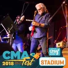 WE’RE GIVING AWAY 2 FREE CMA FEST 4-DAY PASSES! ENTER NOW!